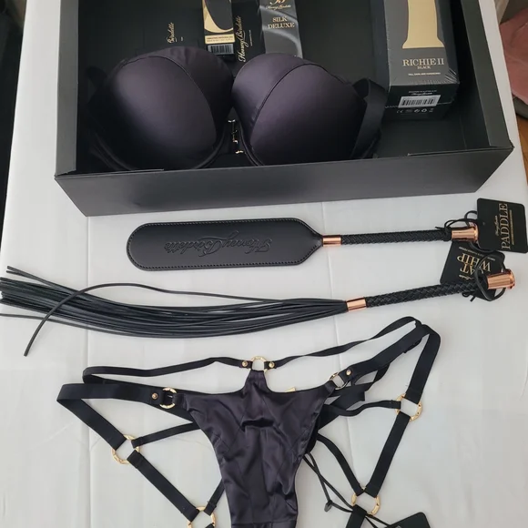 Honey Birdette Black Intimates Set - Picture 8 of 15